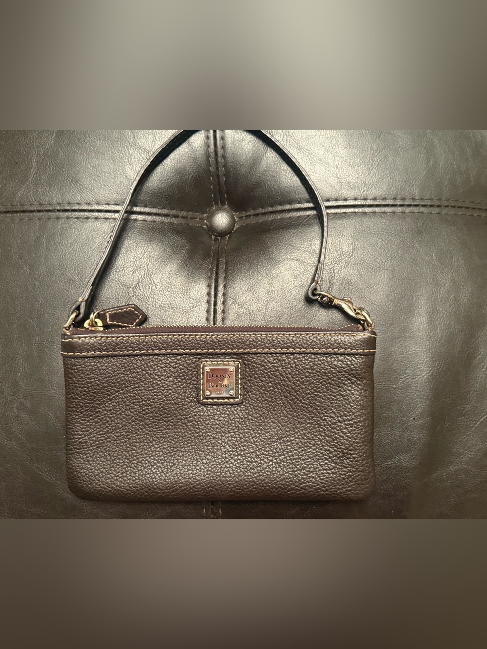 Authentic Dooney & Bourke large Pebbled Leather Wristlet zip wallet brown $138